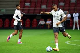 科尔克兹：好的边后卫要攻防一体；我的未来在夏天自见分晓.